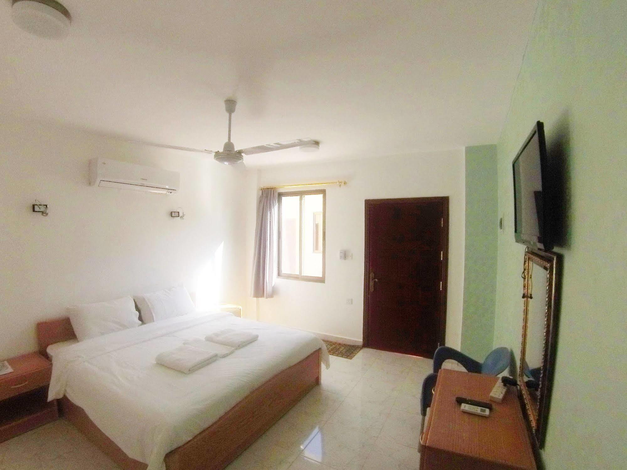 Arab Divers Dive Center And Bed and breakfast